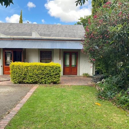 Leo Guest House Robertson Exterior photo